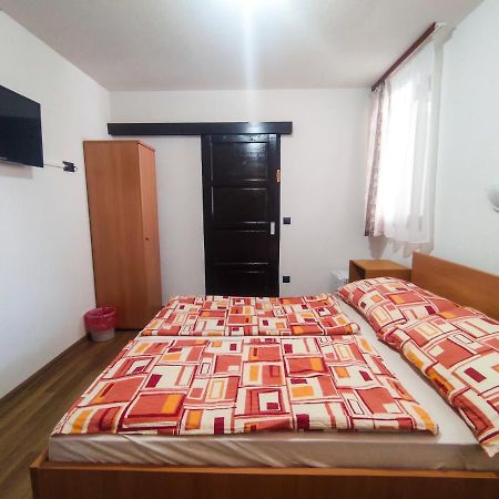 Viktoria Panzio Zamardi Hotel Buitenkant foto