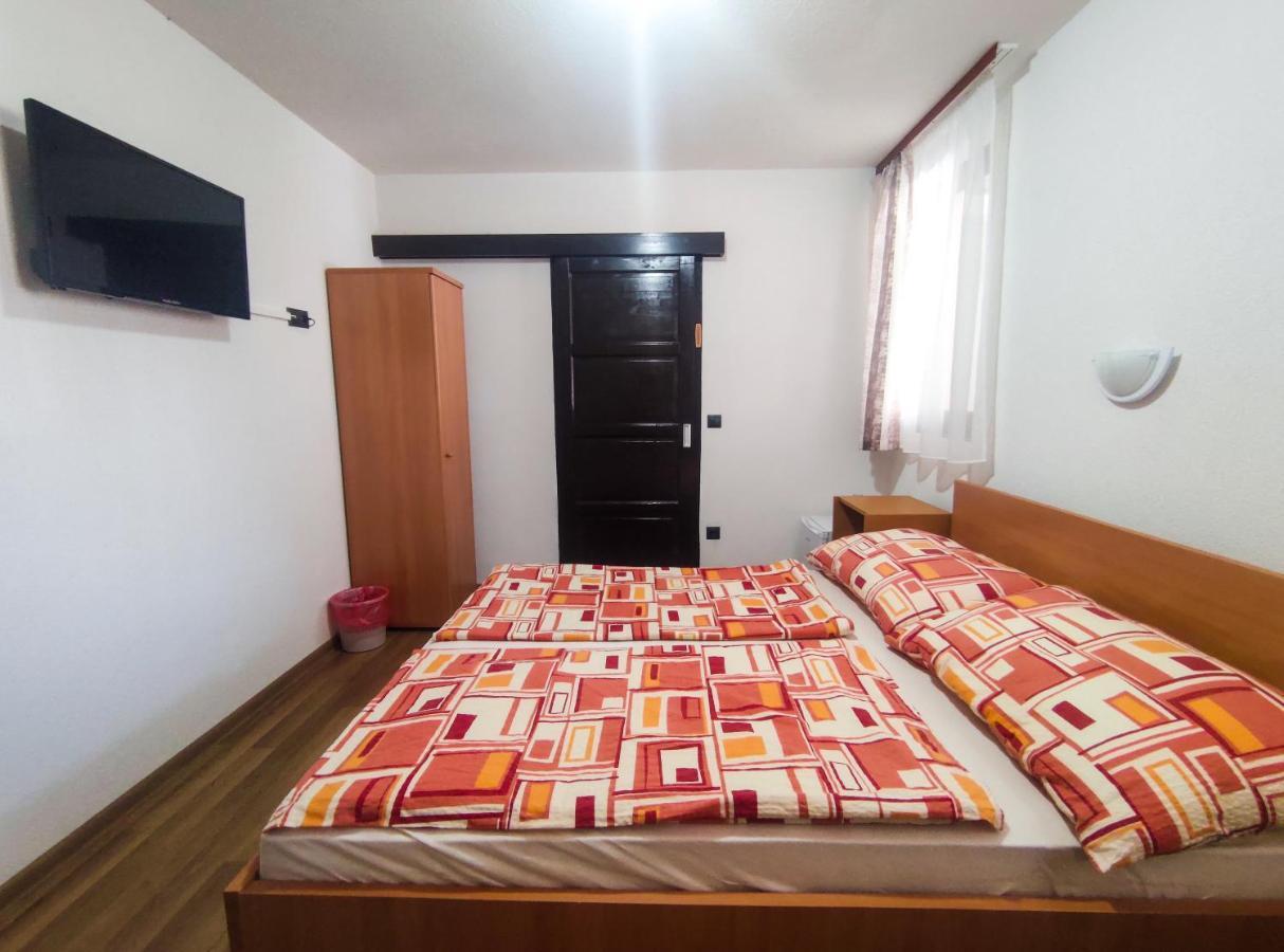 Viktoria Panzio Zamardi Hotel Buitenkant foto