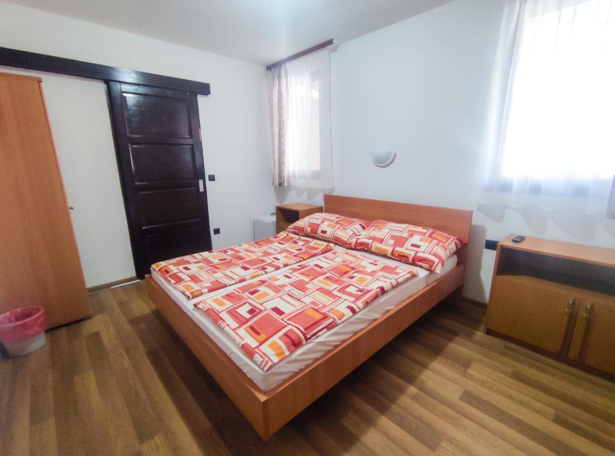 Viktoria Panzio Zamardi Hotel Buitenkant foto