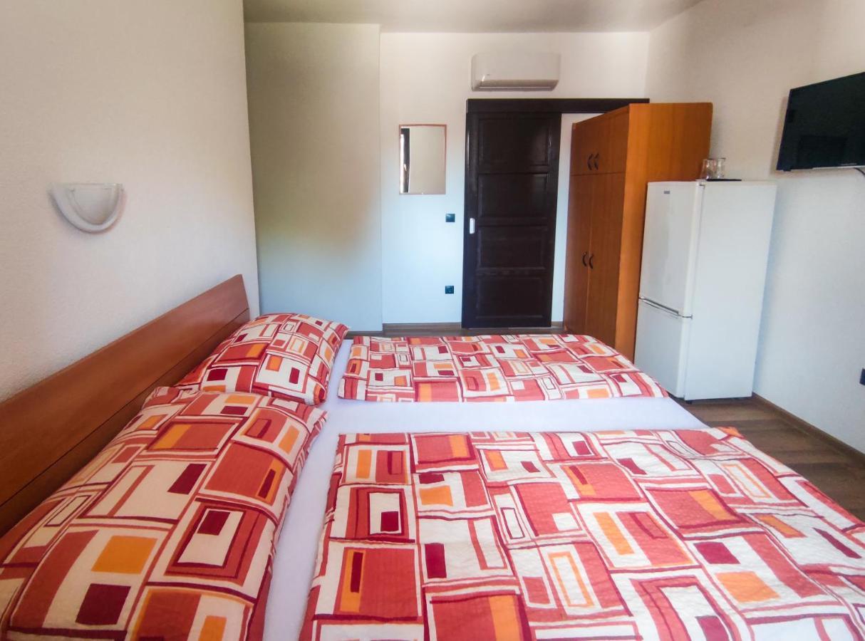 Viktoria Panzio Zamardi Hotel Buitenkant foto