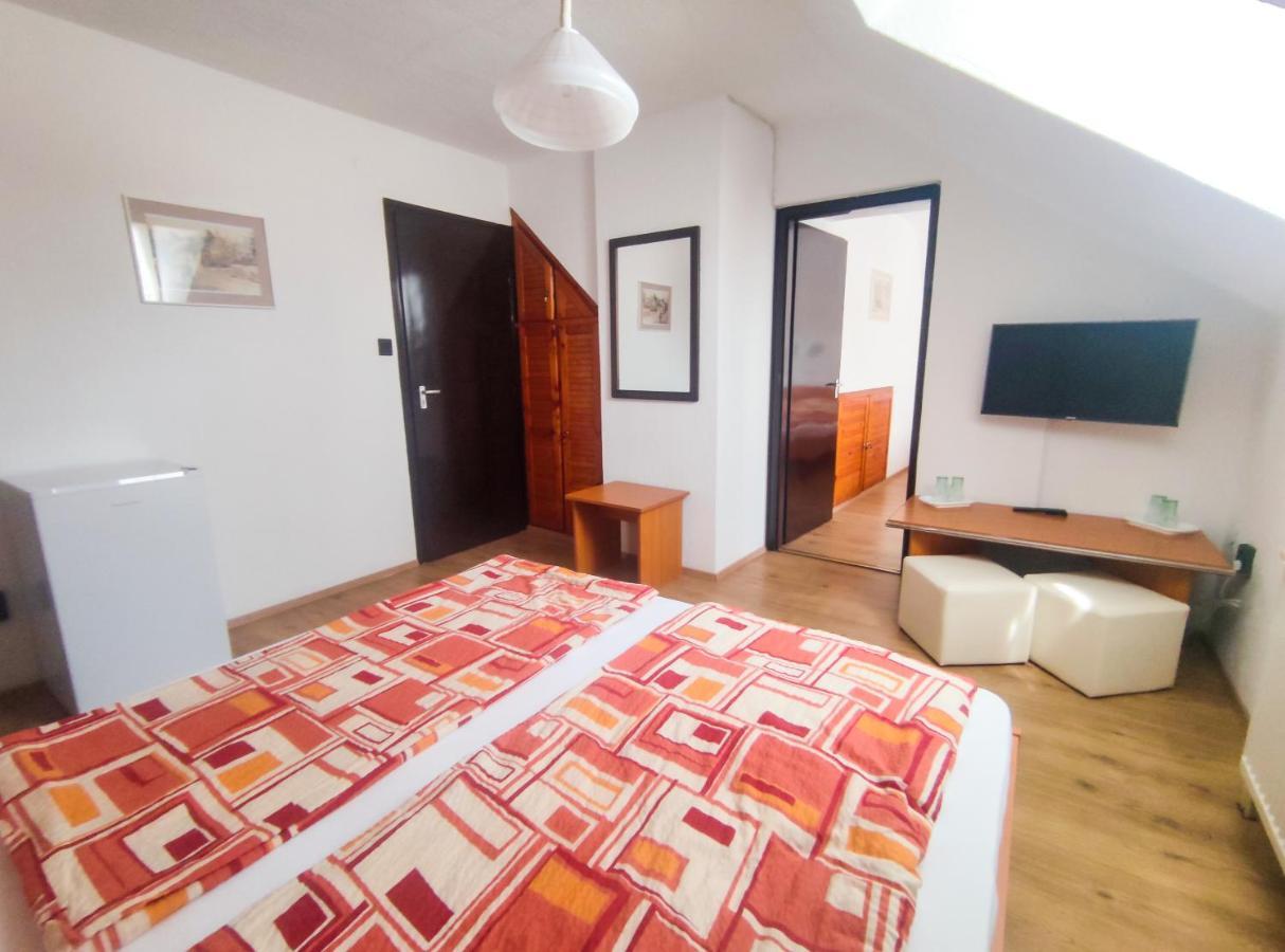 Viktoria Panzio Zamardi Hotel Buitenkant foto