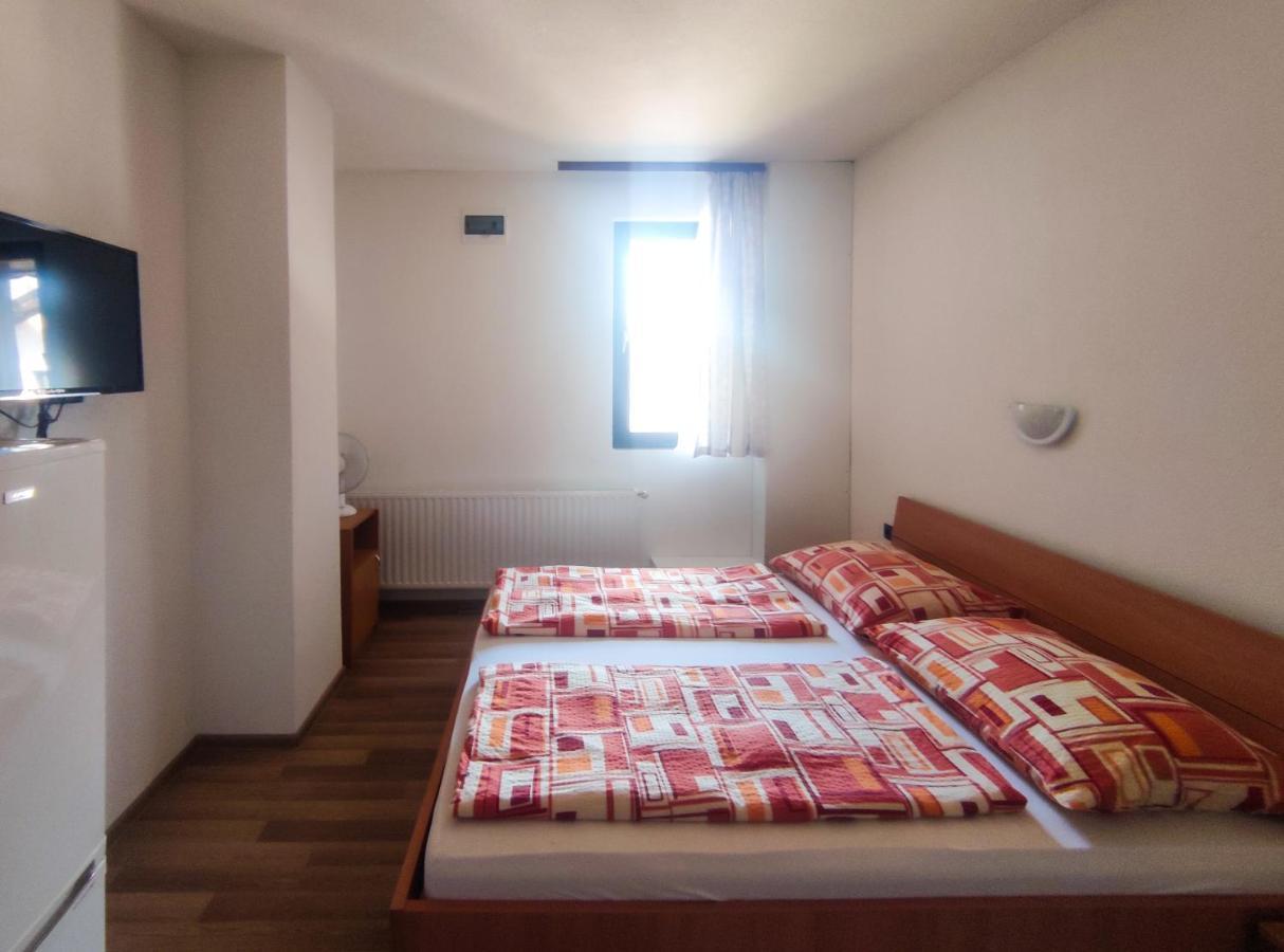 Viktoria Panzio Zamardi Hotel Buitenkant foto