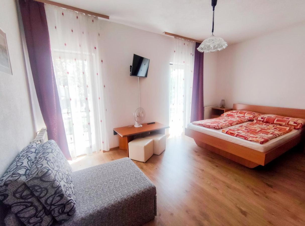 Viktoria Panzio Zamardi Hotel Buitenkant foto