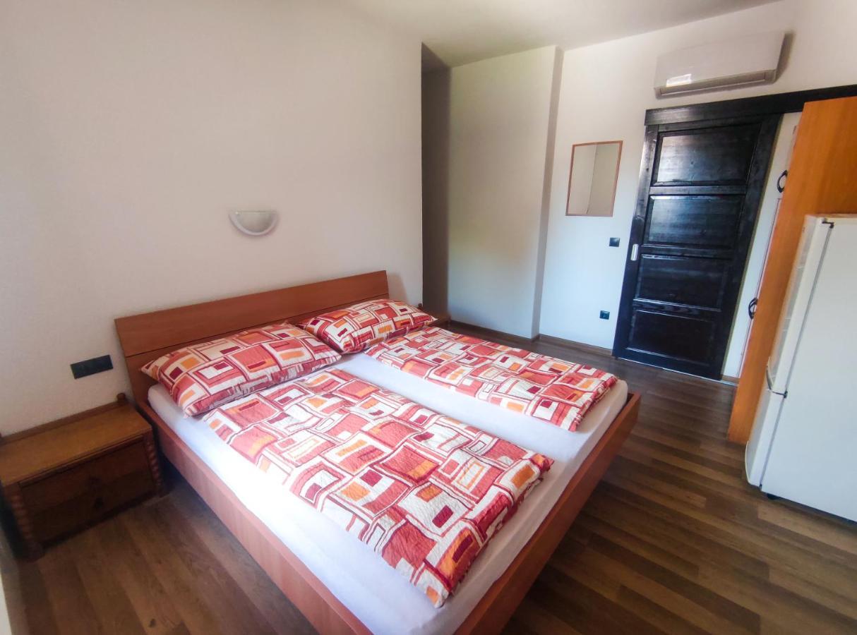 Viktoria Panzio Zamardi Hotel Buitenkant foto