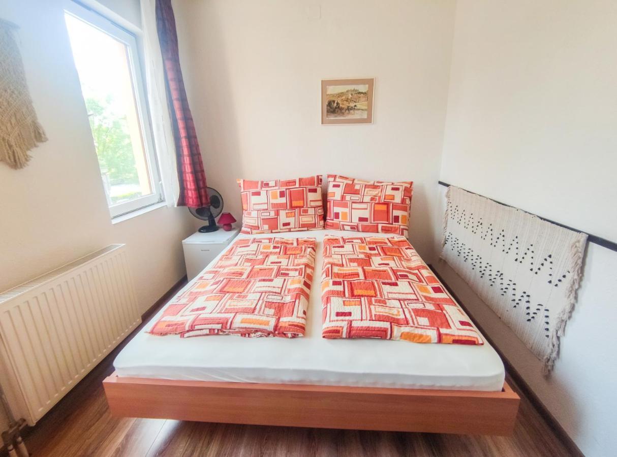 Viktoria Panzio Zamardi Hotel Buitenkant foto
