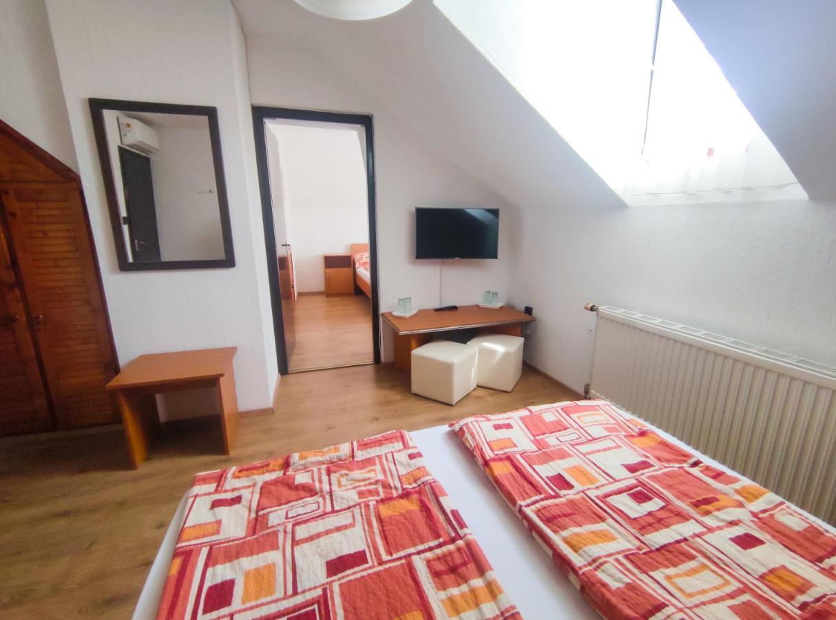 Viktoria Panzio Zamardi Hotel Buitenkant foto