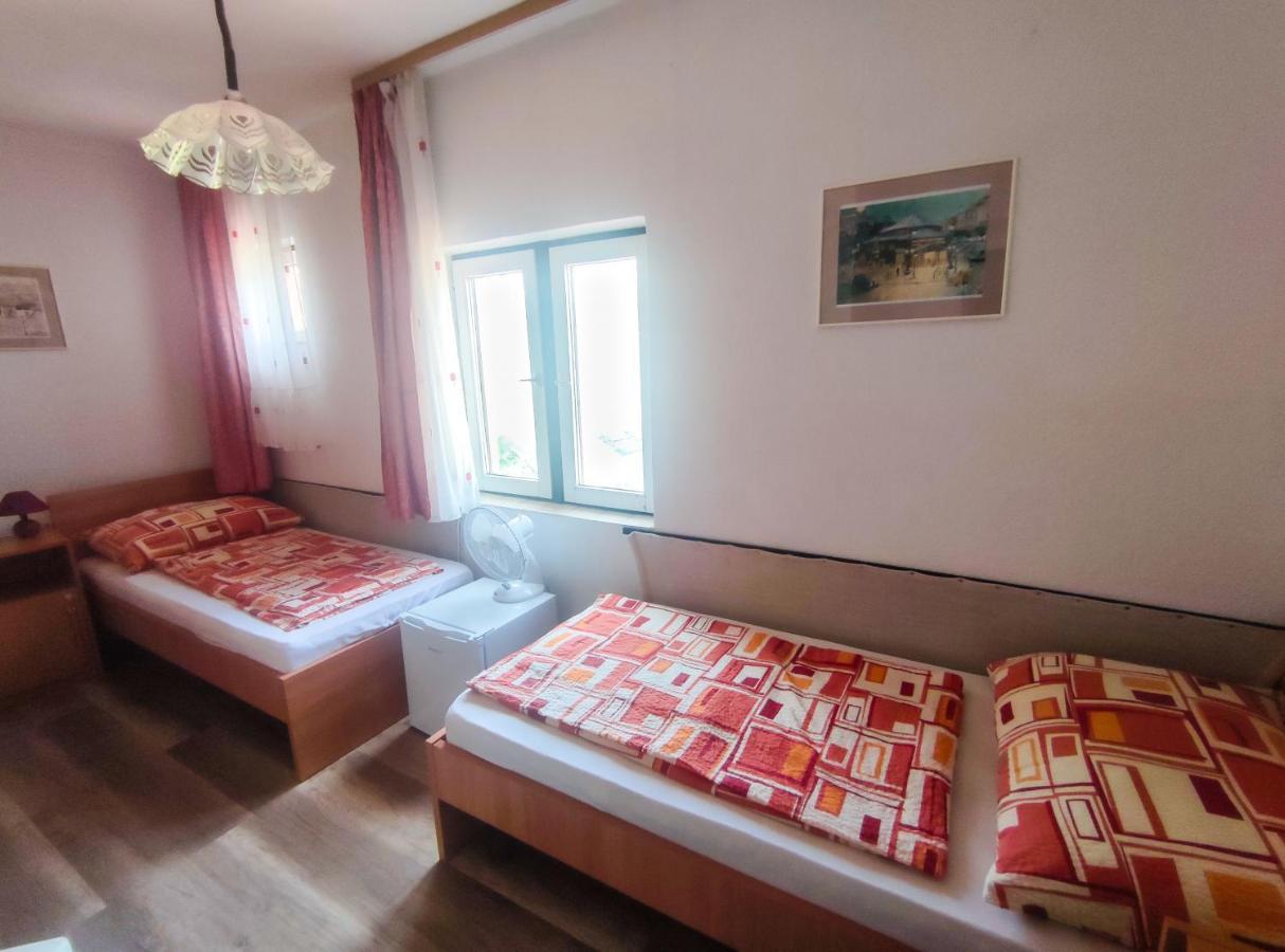 Viktoria Panzio Zamardi Hotel Buitenkant foto