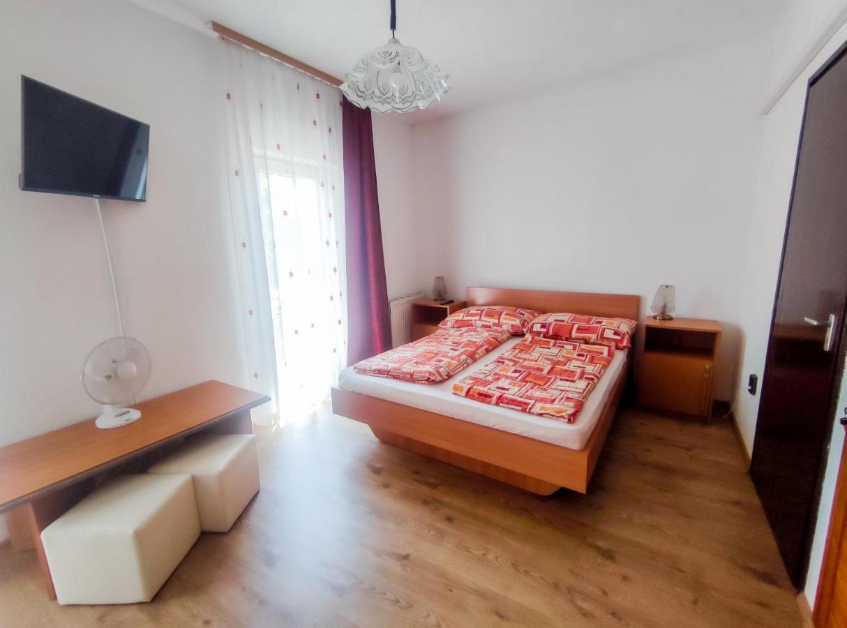 Viktoria Panzio Zamardi Hotel Buitenkant foto