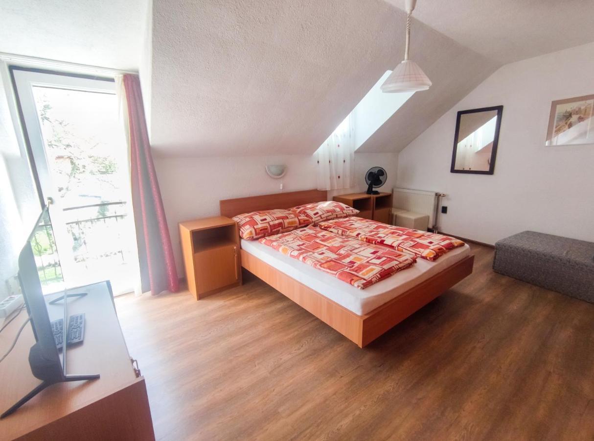 Viktoria Panzio Zamardi Hotel Buitenkant foto