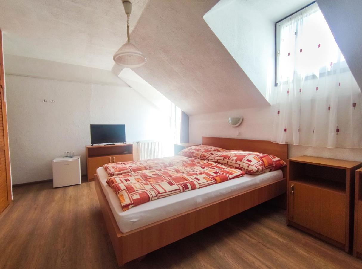 Viktoria Panzio Zamardi Hotel Buitenkant foto