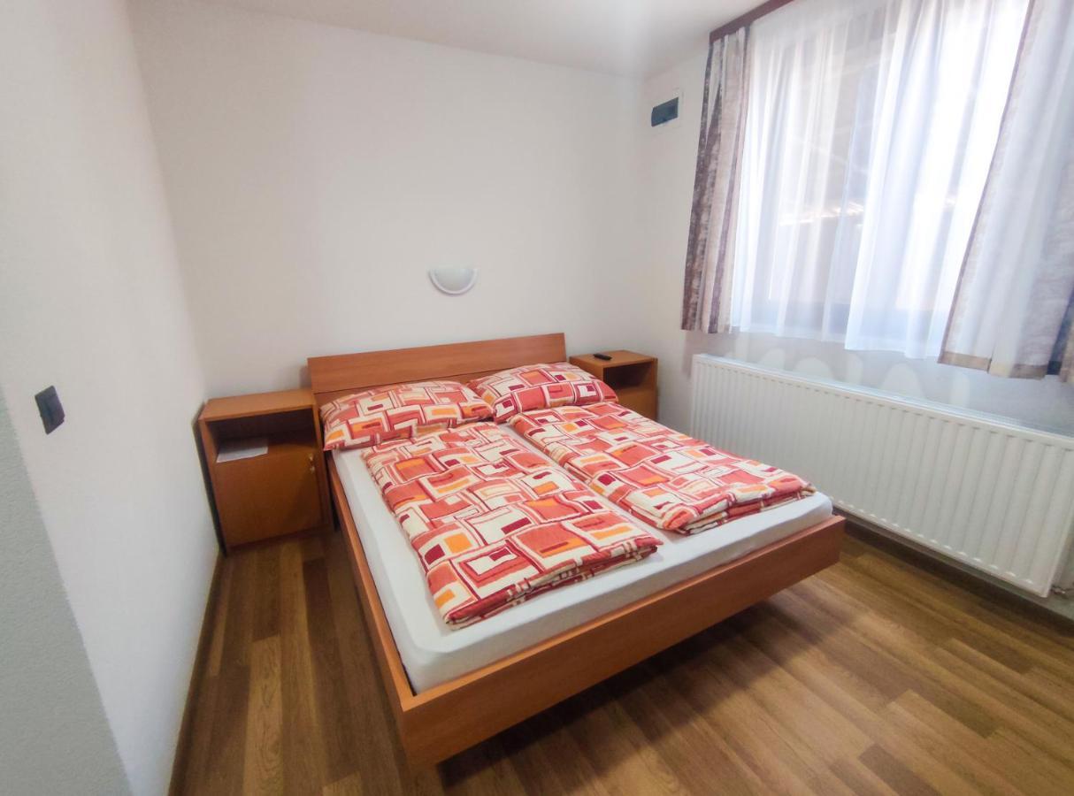 Viktoria Panzio Zamardi Hotel Buitenkant foto