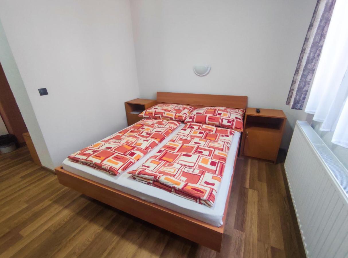 Viktoria Panzio Zamardi Hotel Buitenkant foto