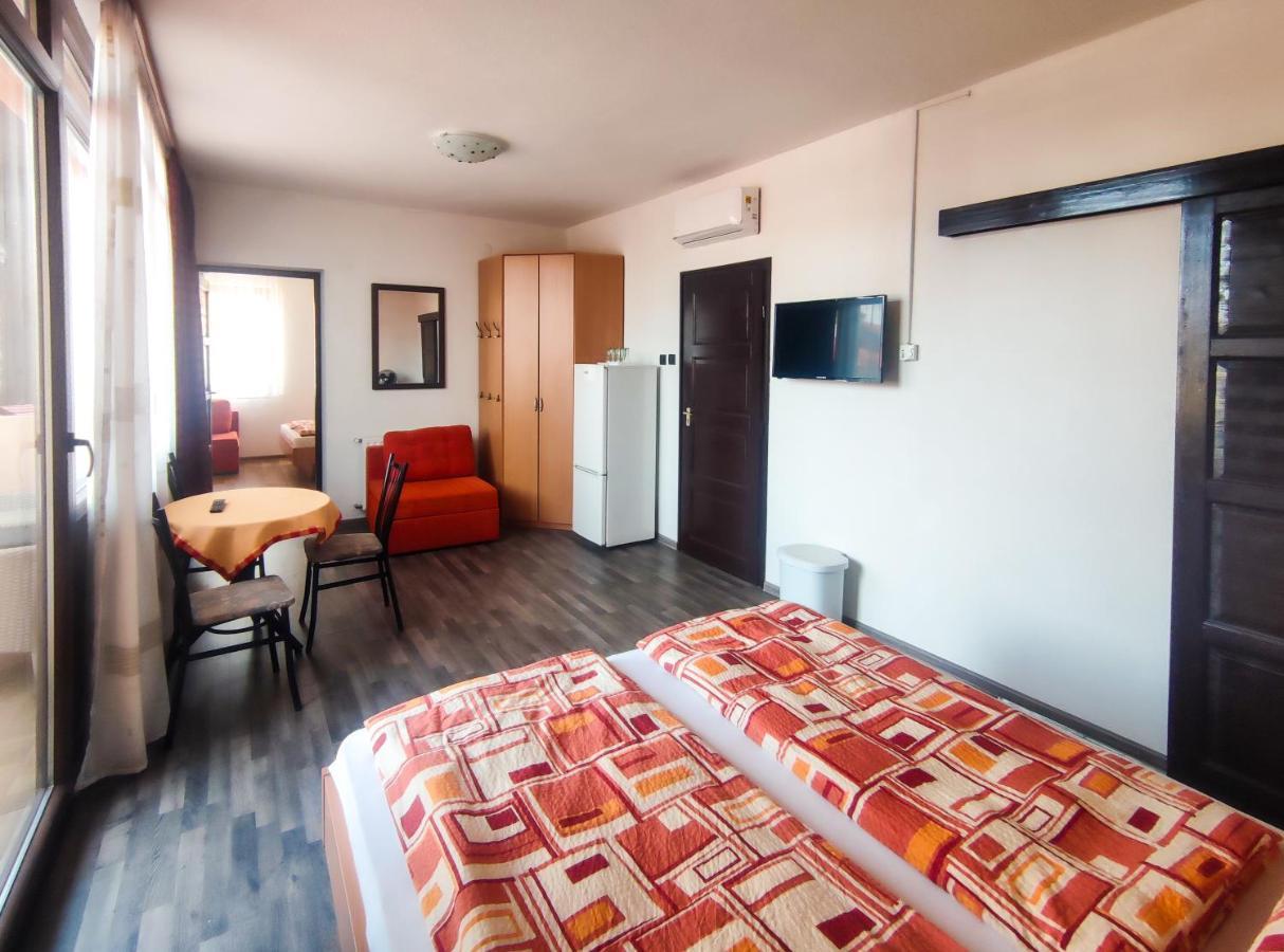 Viktoria Panzio Zamardi Hotel Buitenkant foto