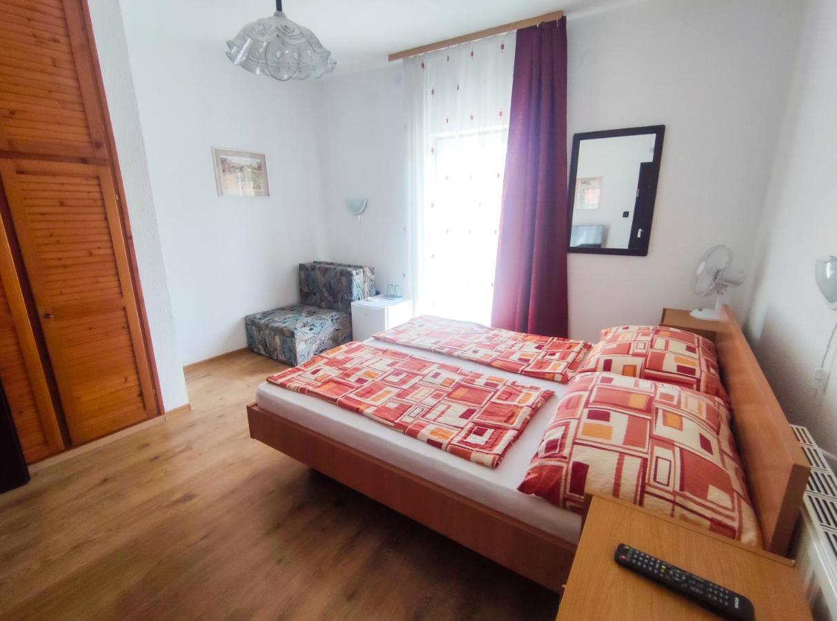 Viktoria Panzio Zamardi Hotel Buitenkant foto
