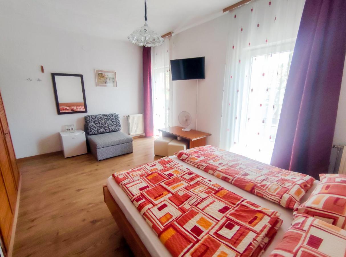 Viktoria Panzio Zamardi Hotel Buitenkant foto