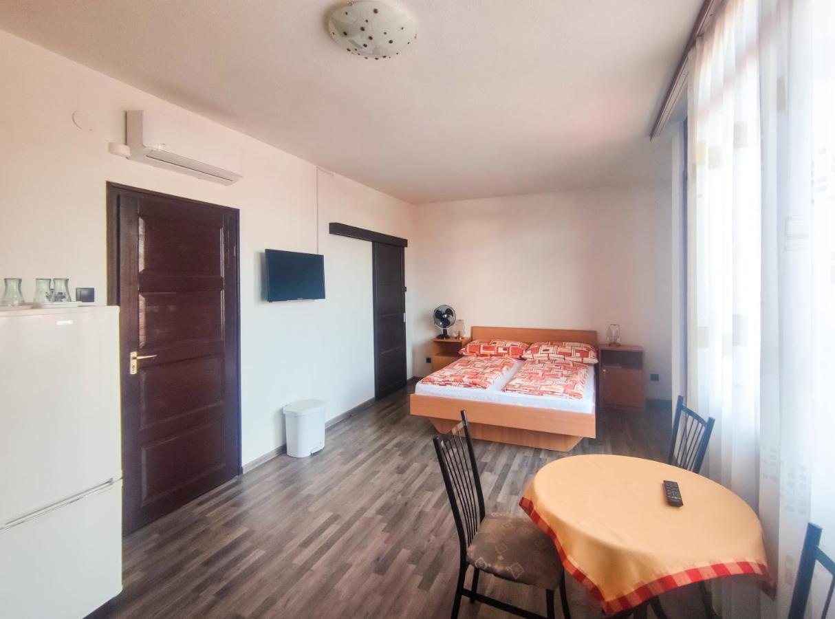Viktoria Panzio Zamardi Hotel Buitenkant foto
