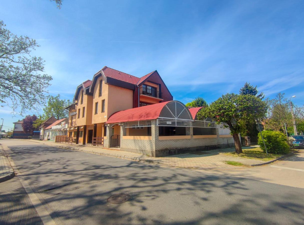 Viktoria Panzio Zamardi Hotel Buitenkant foto