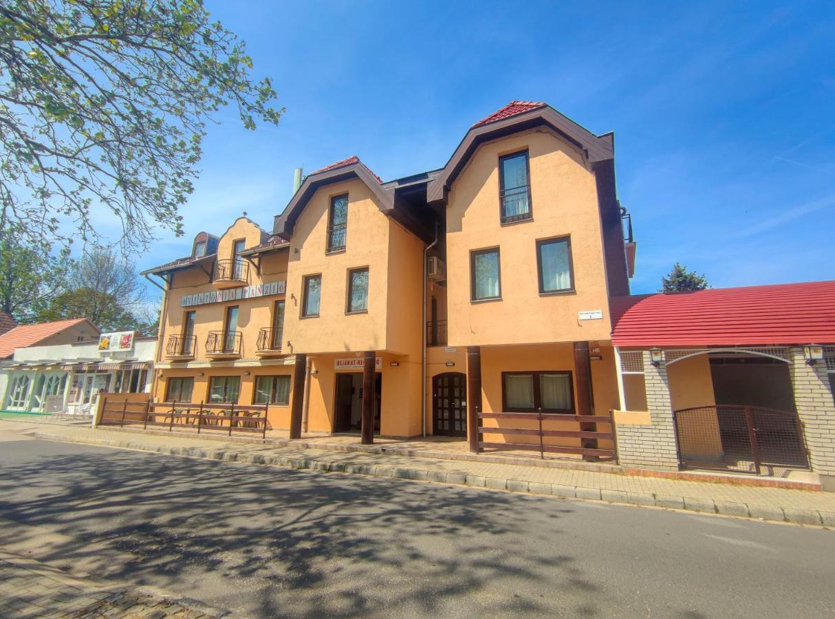 Viktoria Panzio Zamardi Hotel Buitenkant foto