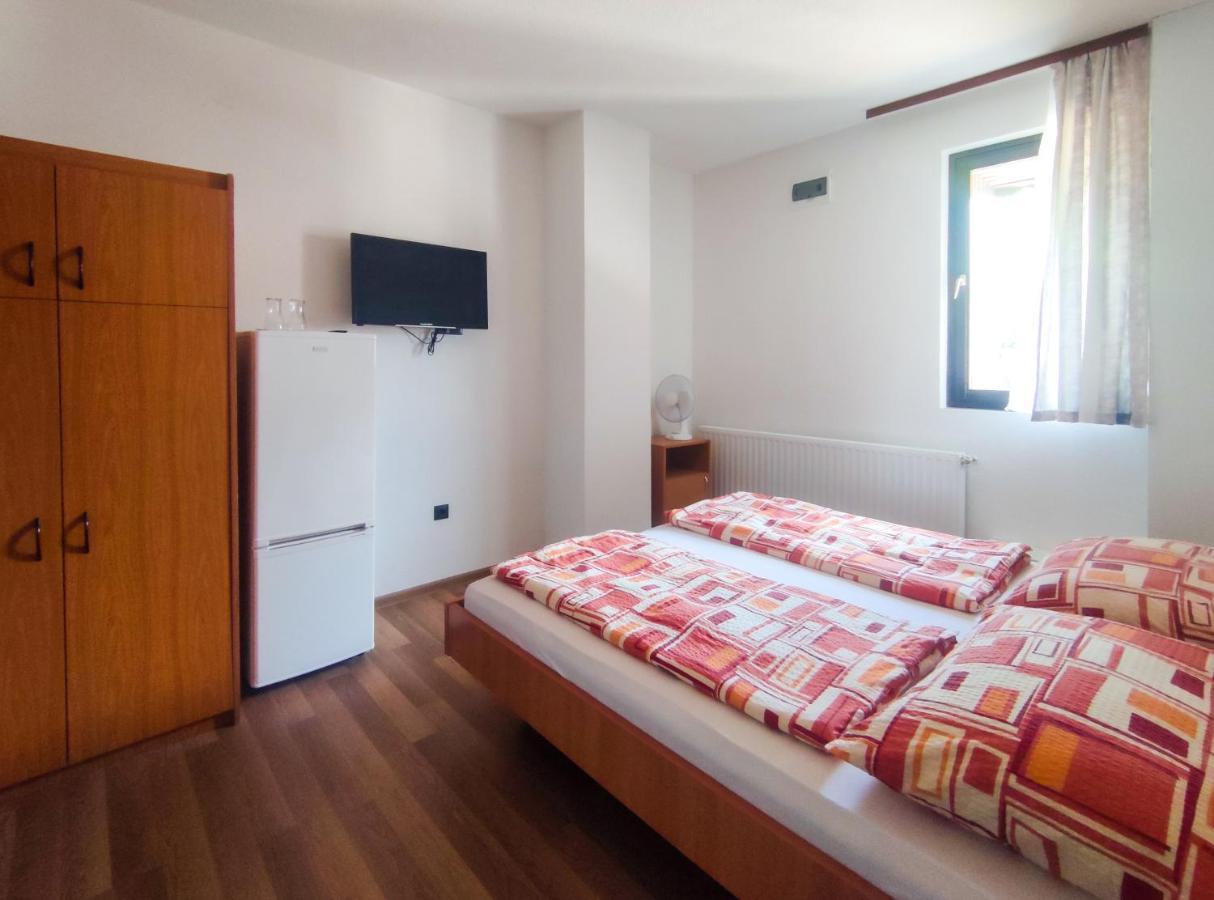 Viktoria Panzio Zamardi Hotel Buitenkant foto